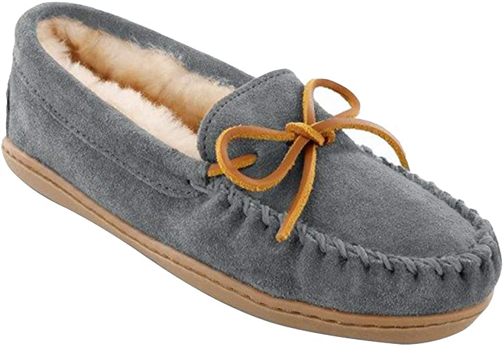 Minnetonka Women’s Sheepskin Hardsole Moccasin